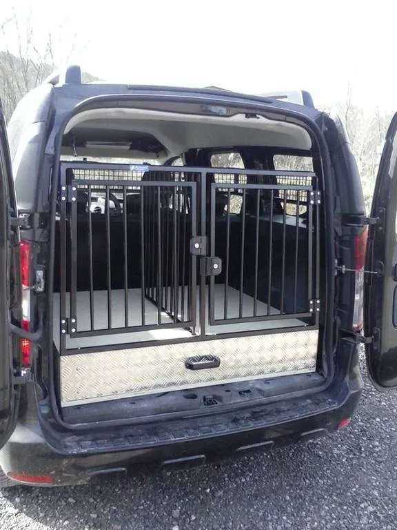 Hundebox mit integrierter Schublade