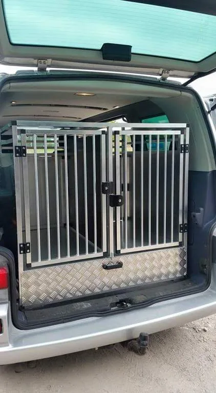 Hundebox mit Riffelblech